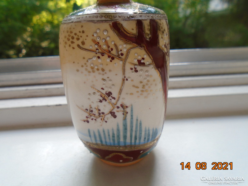 18.Satsuma gyokuzan vase with golden contoured life picture, blossoming cherry tree with geometric patterns