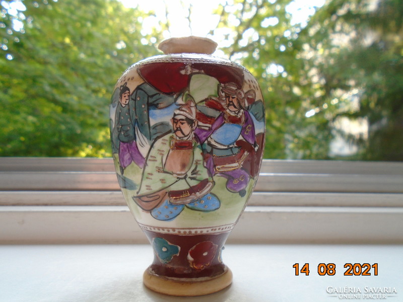 18.Satsuma gyokuzan vase with life picture, blossoming cherry tree, geometric intermediate pattern