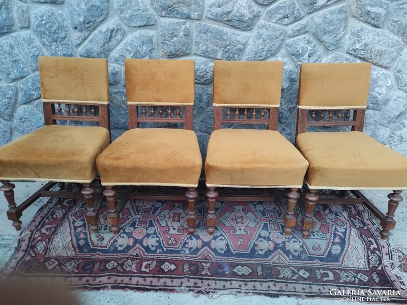 Antique noble hard walnut chairs tied with spring upholstery