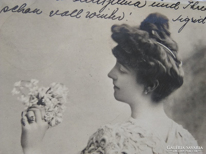 Antik hosszúcímzéses szecessziós képeslap/üdvözlőlap/fotólap elegáns hölgy 1900 körüli