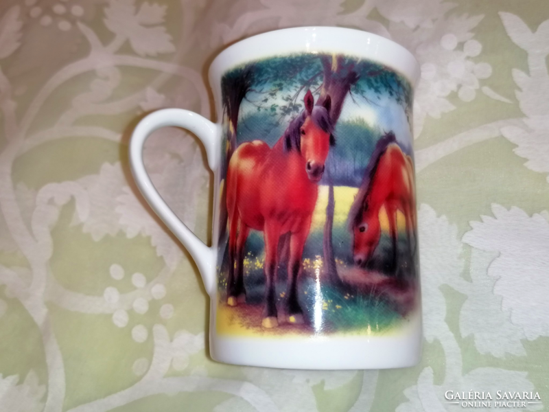 Premium quality mug decorated with an equestrian pattern