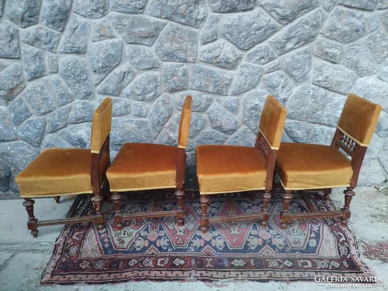 Antique noble hard walnut chairs tied with spring upholstery