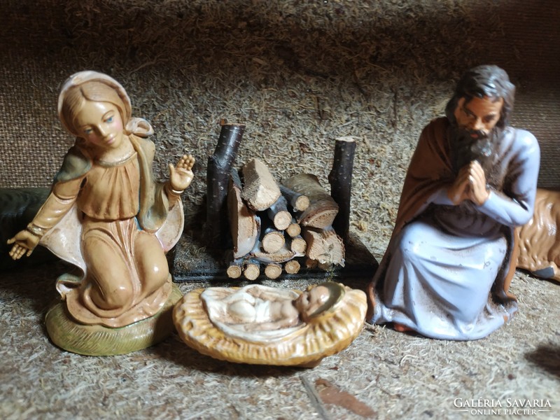 Christmas nativity scene, 40 * 30 * 18.5 cm.