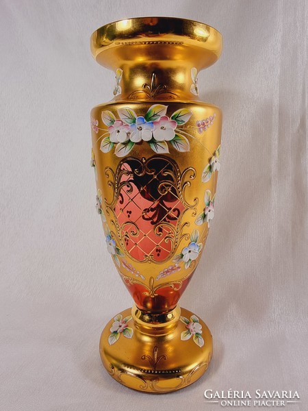 Bohémia piros amphora zománcozott aranyfestett üvegváza.