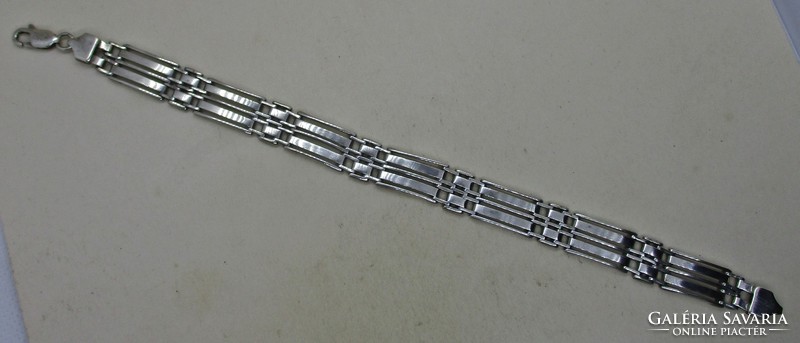 Beautiful unisex flawless silver bracelet