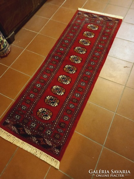 190 x 63 cm kézi csomózású Bochara szőnyeg eladó