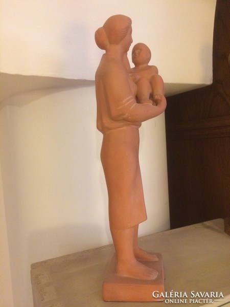 Marosán: mother with child, 32.5 cm tall