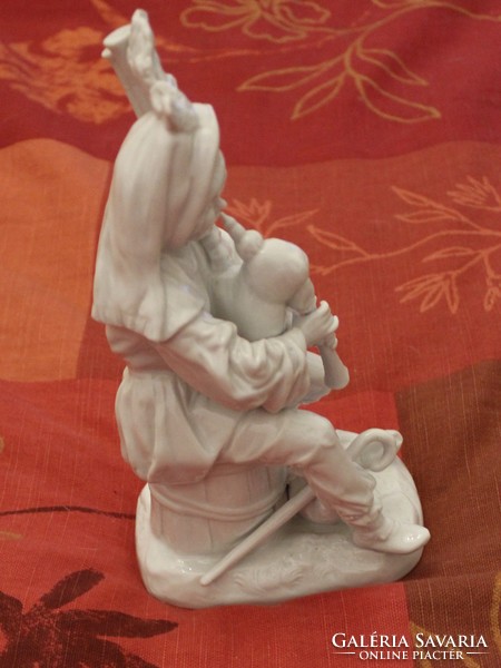 Nápolyi - Capodimonte festetlen porcelán figura