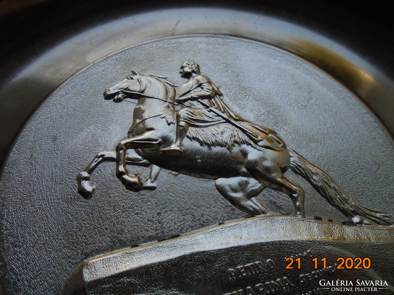 Nagy Péter cár ikonikus lovas szobra után dombor ezüst színű falikép