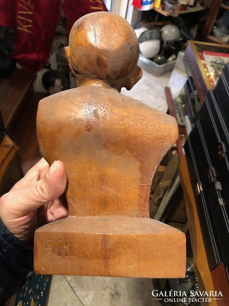A wooden bust of barley Göncz, a rarity of 18 cm.