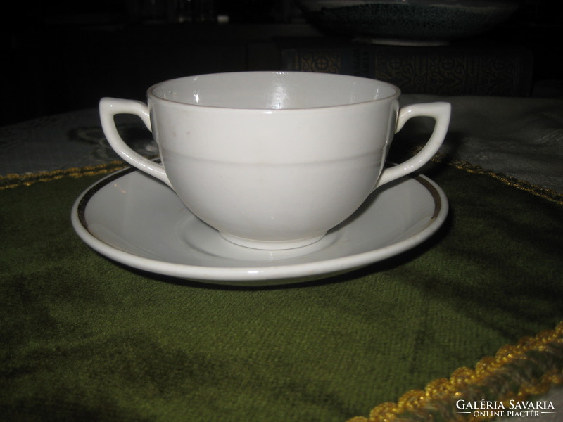 Zsolnay  leveses   csésze  ,  kistányérral  , mindkettő jelzett  ,10  és 15,2 cm