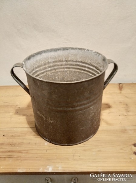 Old pot of tin