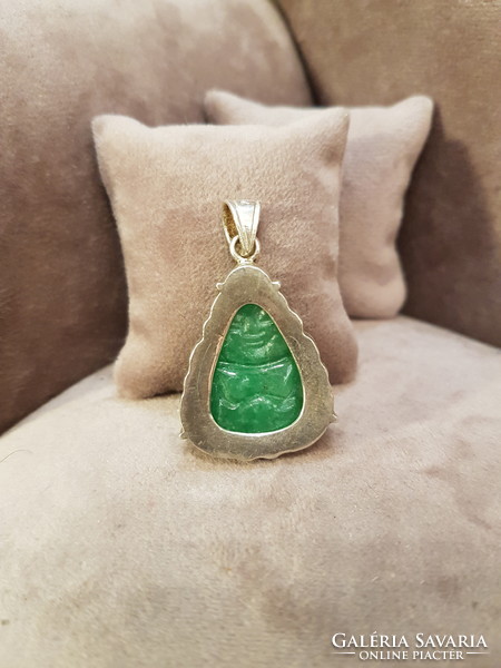 Silver pendant with carved jade stone