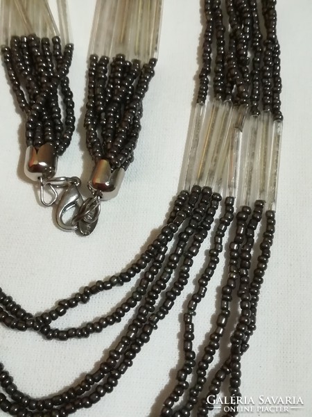Necklace with glass beads.