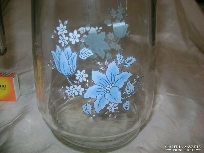 Retro vastag falú üveg kancsó halványkék virágokkal