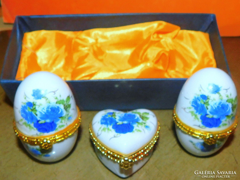 Chinese porcelain 3-piece jewelry set - 2 eggs and heart shape