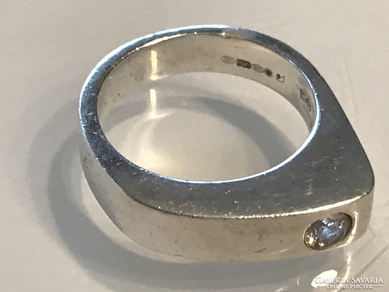 Modern  ezüst gyűrű cirkónia kővel, 19 mm belső átmérő