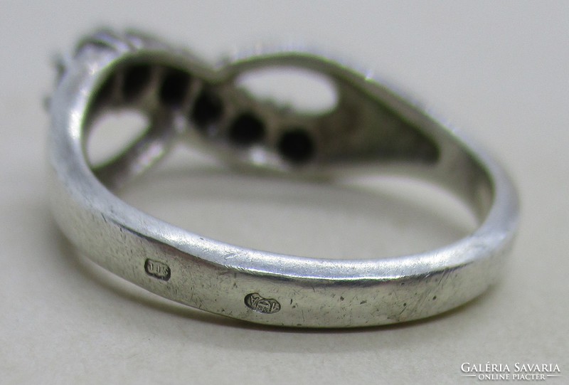Gyönyörű ezüst gyűrű csiszolt ónix kövekkel