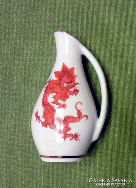 Small jug with a gold-edged dragon pattern