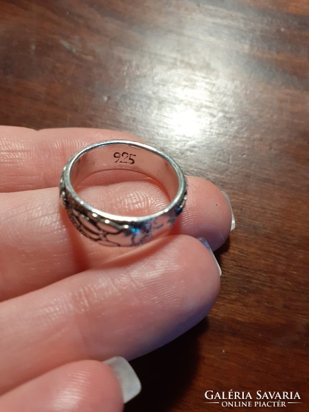 Silver ring with press studs