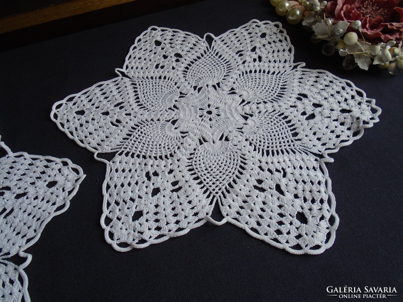 2 pcs. 30 Cm. Diam. Special, very decorative crochet lace tablecloths.