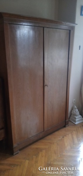 Antik ruhásszekrény eladó