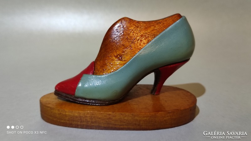 Antik régi cipész suszter vizsgamunka mini cipő női modell kaptafával