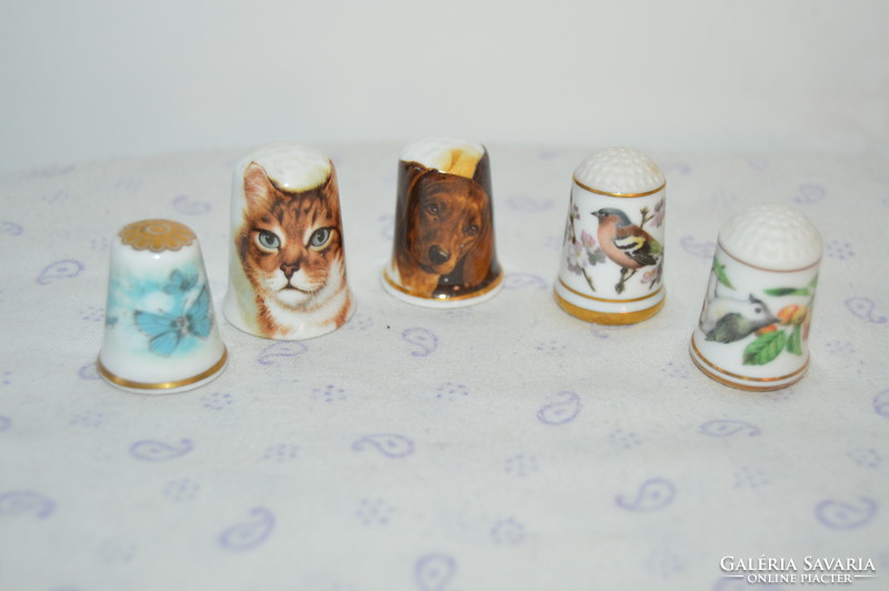 5 pieces of animal-patterned porcelain from the English thimble collection