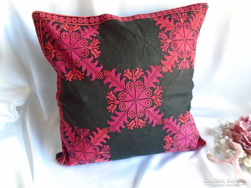 New hand embroidered cross stitch pillowcase. 36 X 36 cm.
