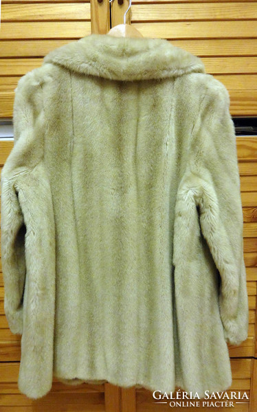 Short beige faux fur coat