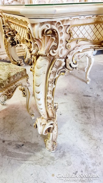 The A444 is a beautiful Venetian hand-painted baroque dining set