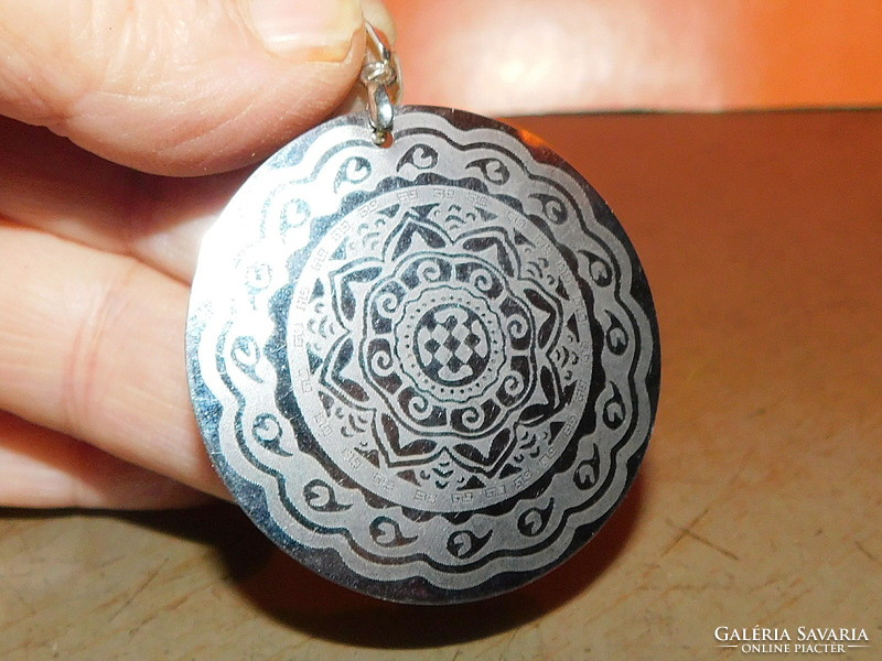 Mandala jellegű Amulett Medál