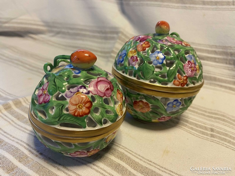 Herend bonbonier pair, openwork, with strawberry lid, set of 2