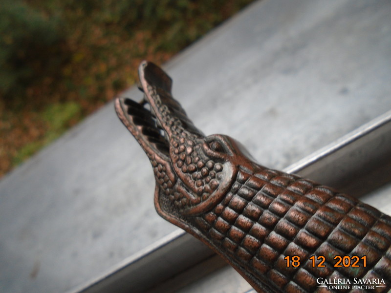 FANTASY tőr Figurális  krokodil markolattal tokjában