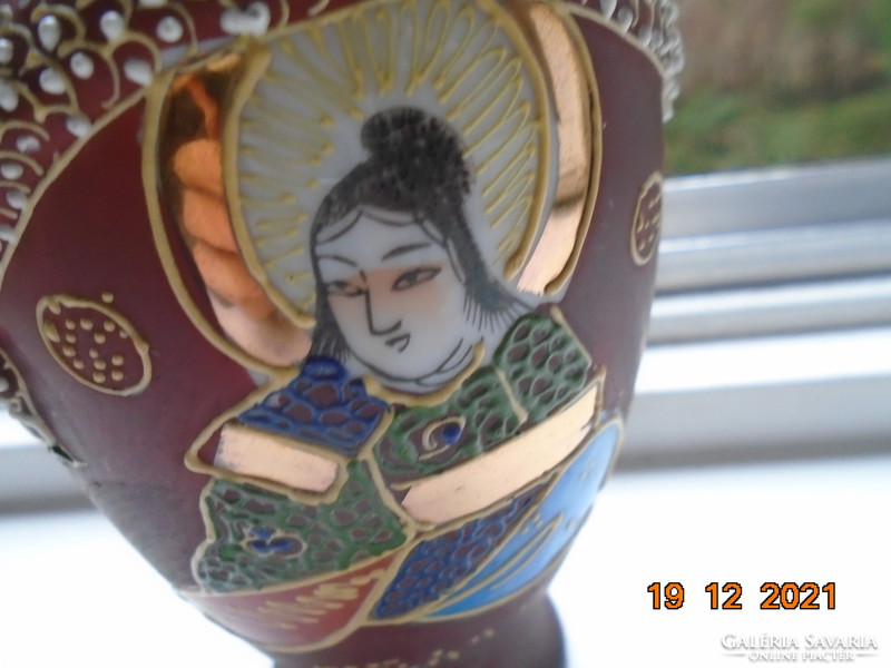 Satsuma moriage kézzel festett váza ,plasztikus sárkánnyal, Kannon és Rakan minta
