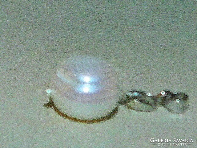 Off-white cultured real pearl pendant 18kgp