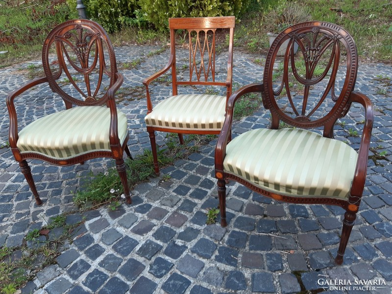 Karfás Chippendale székek