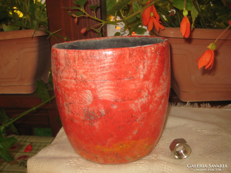 Hard pot or pot, red barrel-shaped, for planting spring flowers, 16 x 16 cm