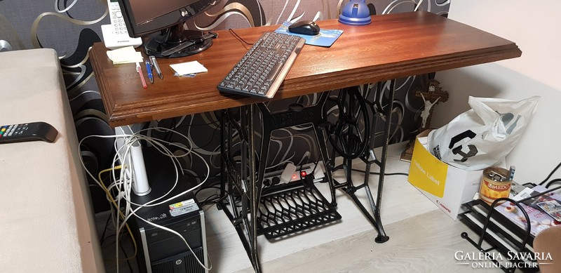 Loft íróasztal varrógép labbal,tölgyfa lappal...130x45 cm