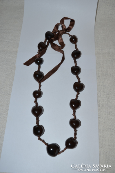 Necklace with silk ribbon