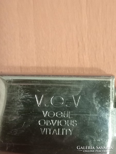 V.O.V. Vogue Obvious Vitality benzines Öngyújtó