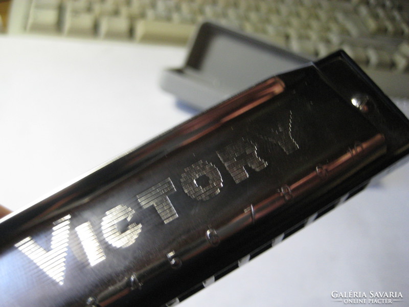 Victory, professional harmonica, nice sound, brand new 10.5 x 3 cm