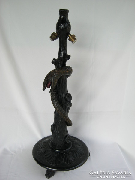 Régi fa lámpa lámpatest tekeredő kígyó