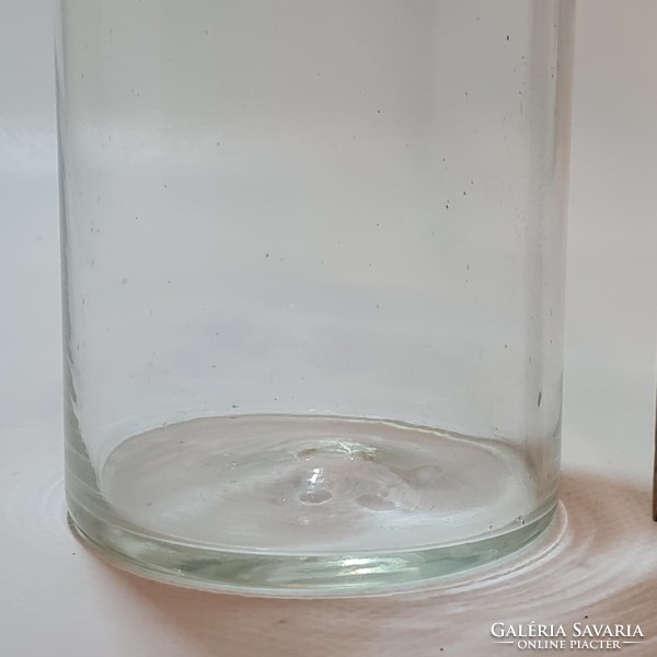 Colorless, jar, pounded glass (2046)