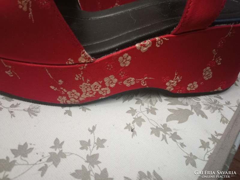 Rare classic Chinese platform silk sandals - red 36s