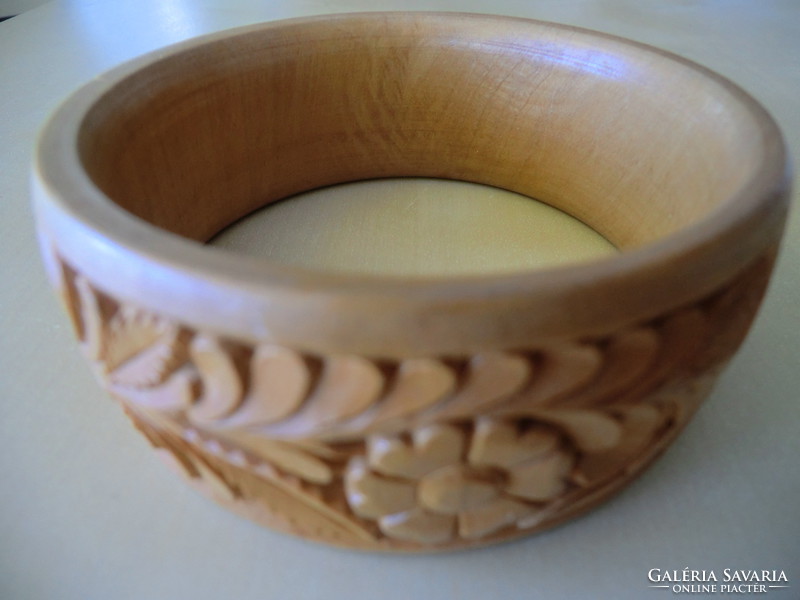 Bracelet carved from wood with an inner diameter of 6.5 outer 8 cm. Its width is 3 cm.