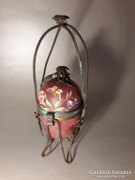 Antik elragadó filigrán réz szerelékes festett üveg tojás alakú szelence doboz