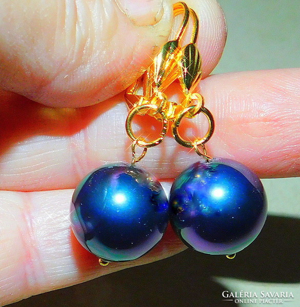 Midnight peacock in shades of pearl with gold gold filled earrings