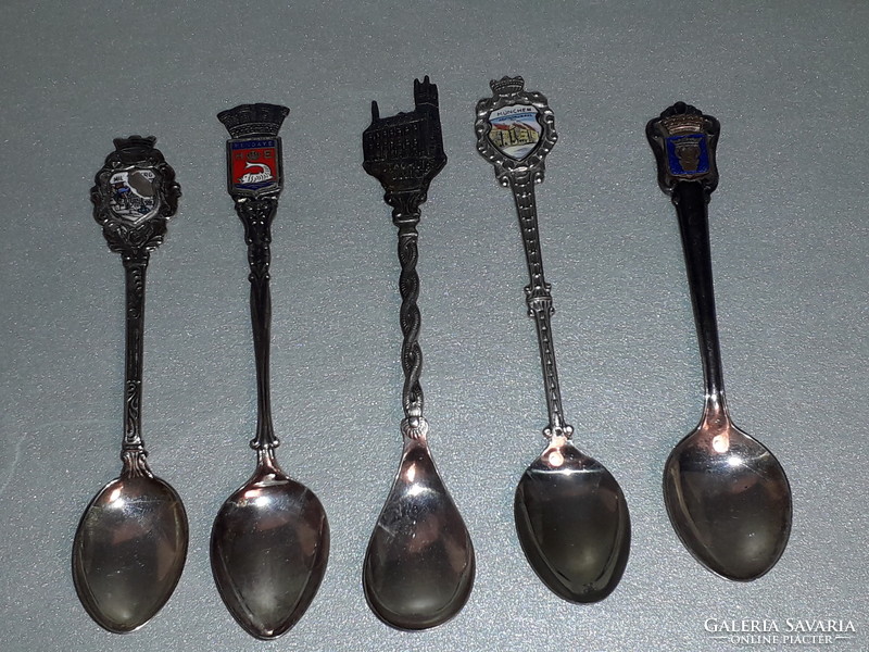 Commemorative spoons with different five pieces together