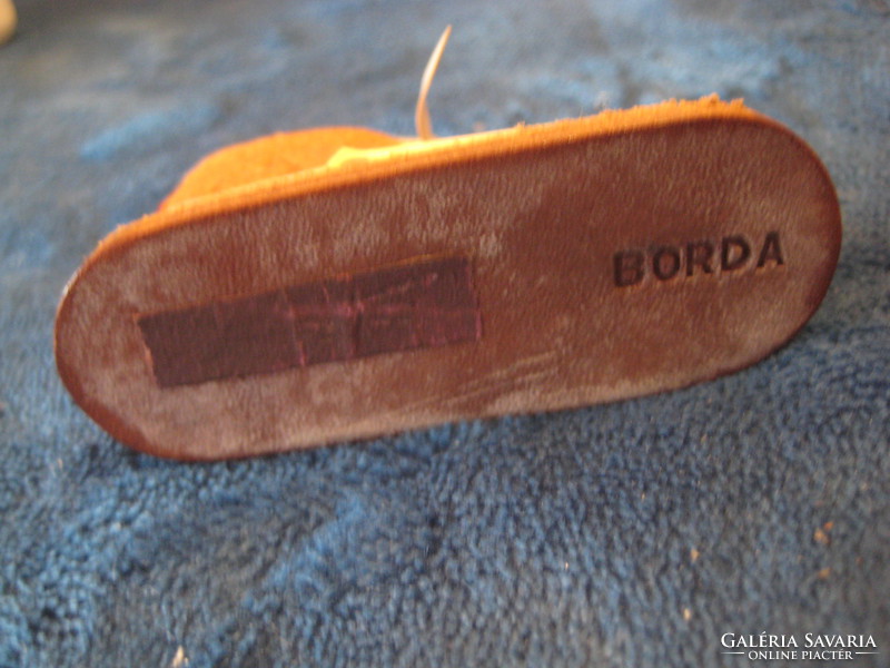 Stitched, leather shoe, with laces, ribbed inscription 70 mmm